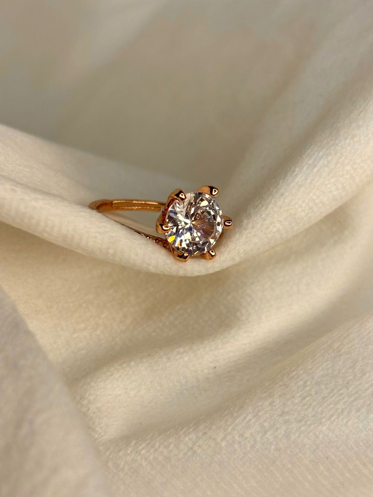 CLASSIC SOLITAIRE RING